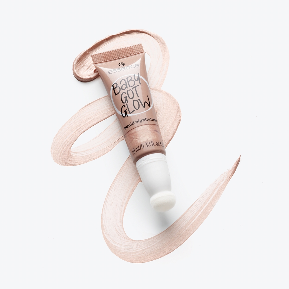 Малыш получил светящуюся жидкость для свечения Essence, atspalvis 10 sassy in silk 10 мл — фото 2