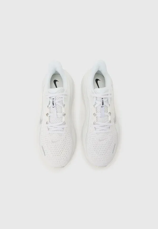Кроссовки для бега Nike Air Winflo 12, белый/серебристый/суммит вайт/фотон даст — фото 4