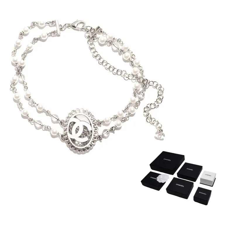 

Chanel Ожерелье из искусственного жемчуга и страз 25C из металлической смолы, серебряное, для женщин