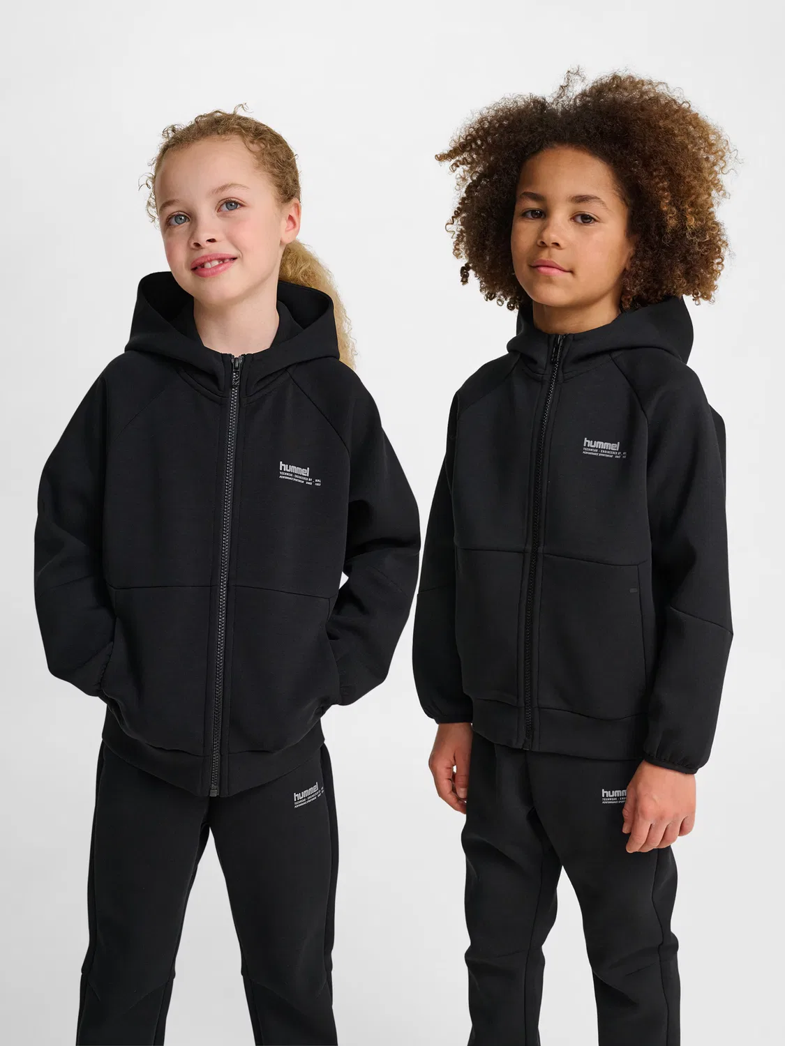 Спортивная толстовка на молнии из технологического флиса. Hummel, Black — фото 4