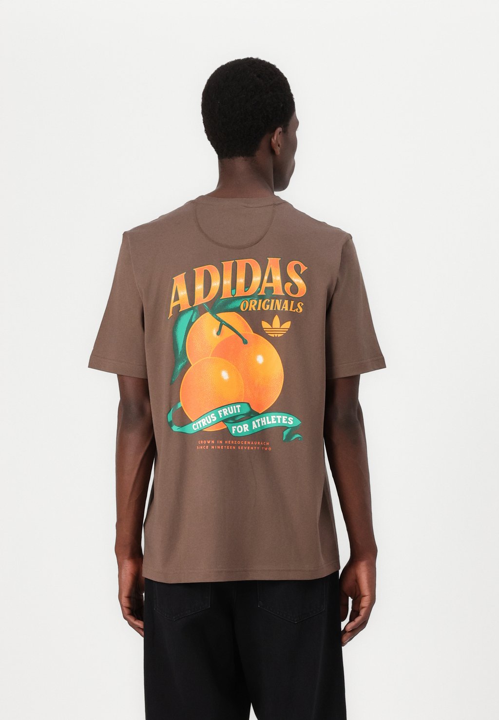 

Базовая футболка ORANGE TEE UNISEX Adidas Originals, коричневый