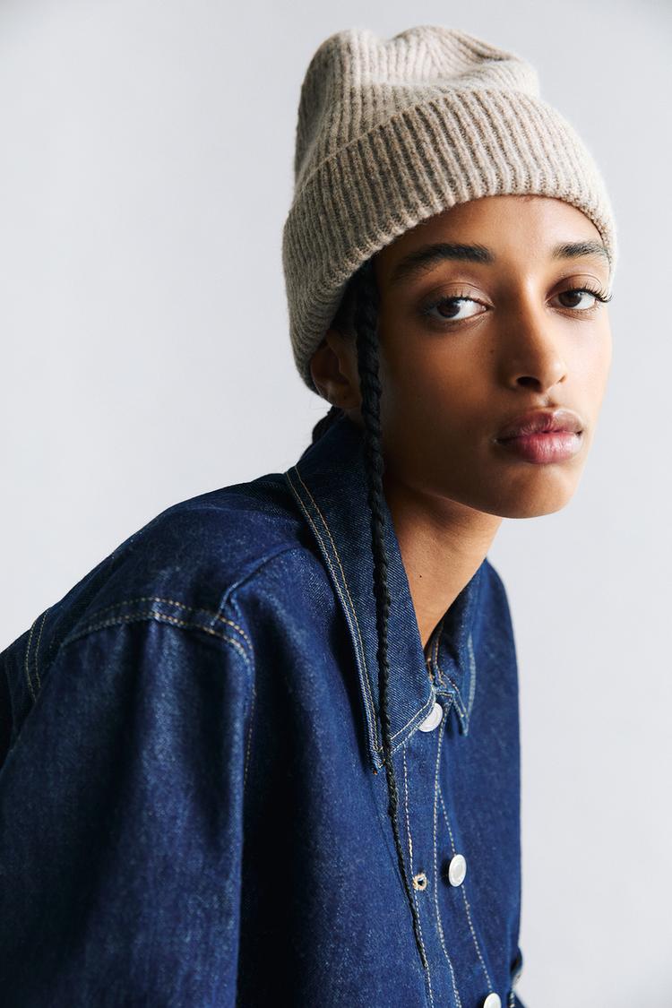 

Шапочка в рубчик Pull And Bear, бежевый