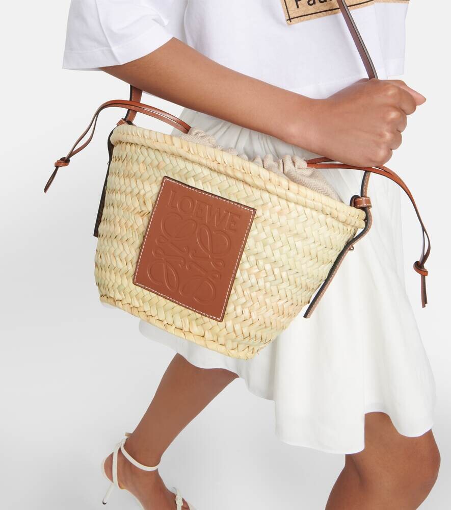 

Плетеная сумка Paula's Ibiza Anagram Loewe, бежевый