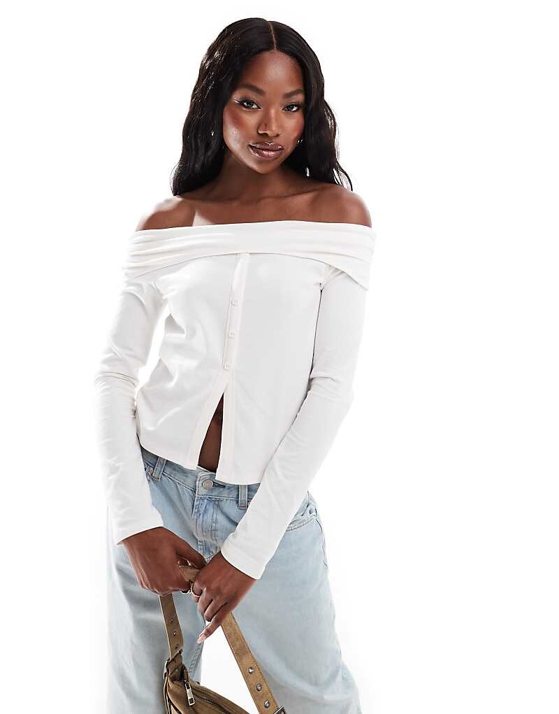 

ASOS DESIGN — топ на пуговицах с воротником-стойкой цвета слоновой кости