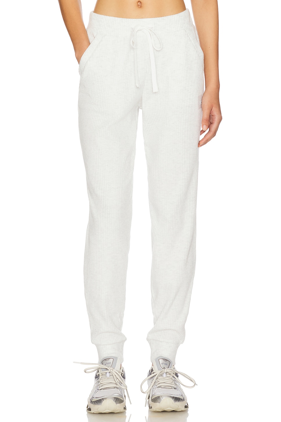 

Спортивные штаны Muse от Alo, white heather