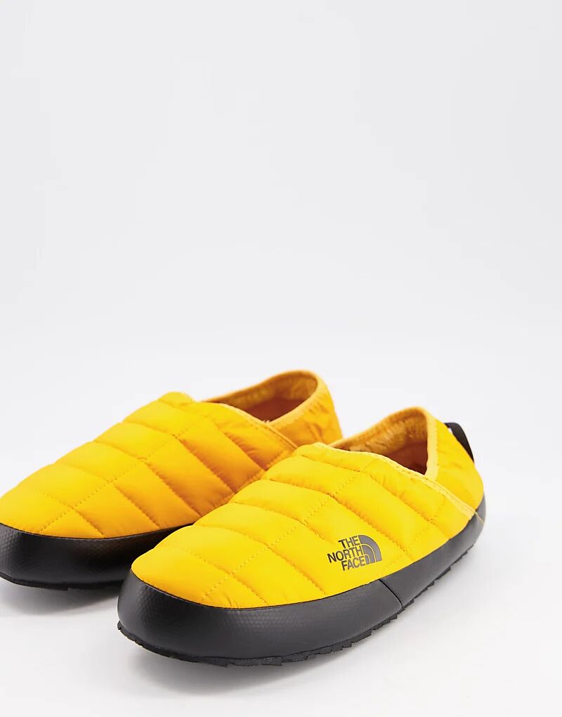 

Тапочки North Face Thermoball Traction Mule желтого цвета