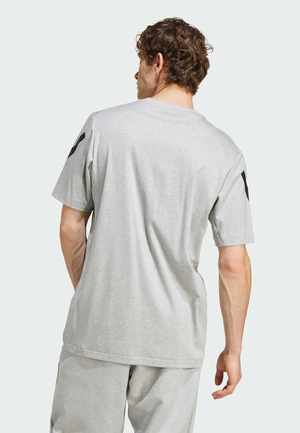 Футболка с принтом Z.N.E. adidas Sportswear, серый — фото 3