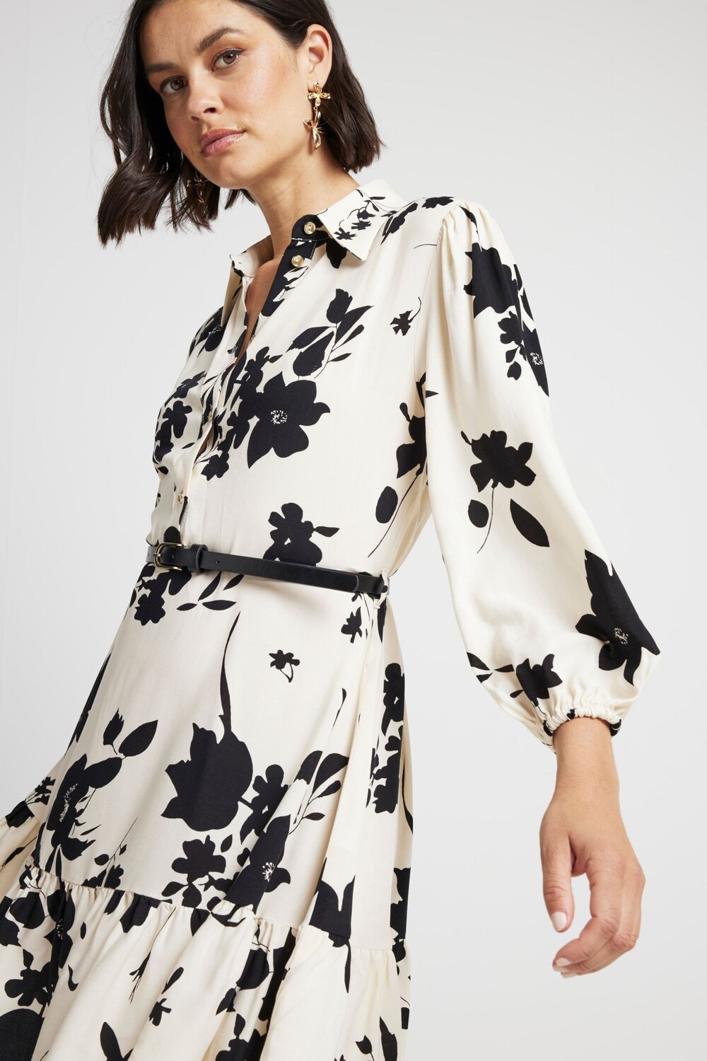 

Платье рубашка с поясом River Island, бежевый