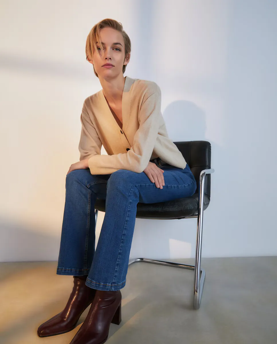 

Базовый вязаный жакет с V-образным вырезом Woman El Corte Inglés, цвет 730 Camel