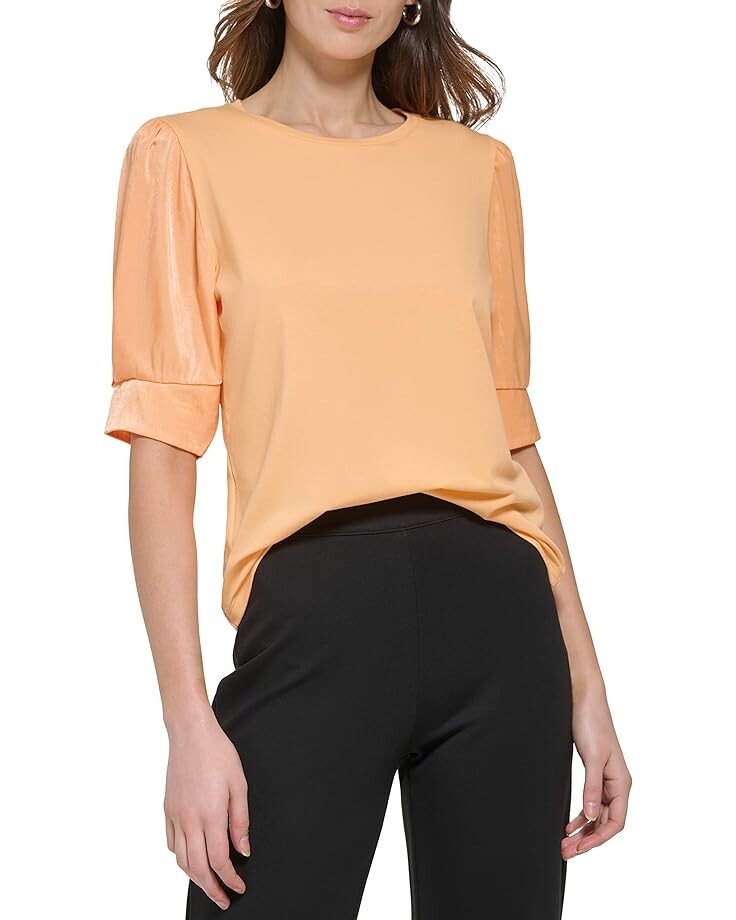 

Топ DKNY Short Sleeve Crew Neck Satin Twist Sleeve, цвет Canteloupe