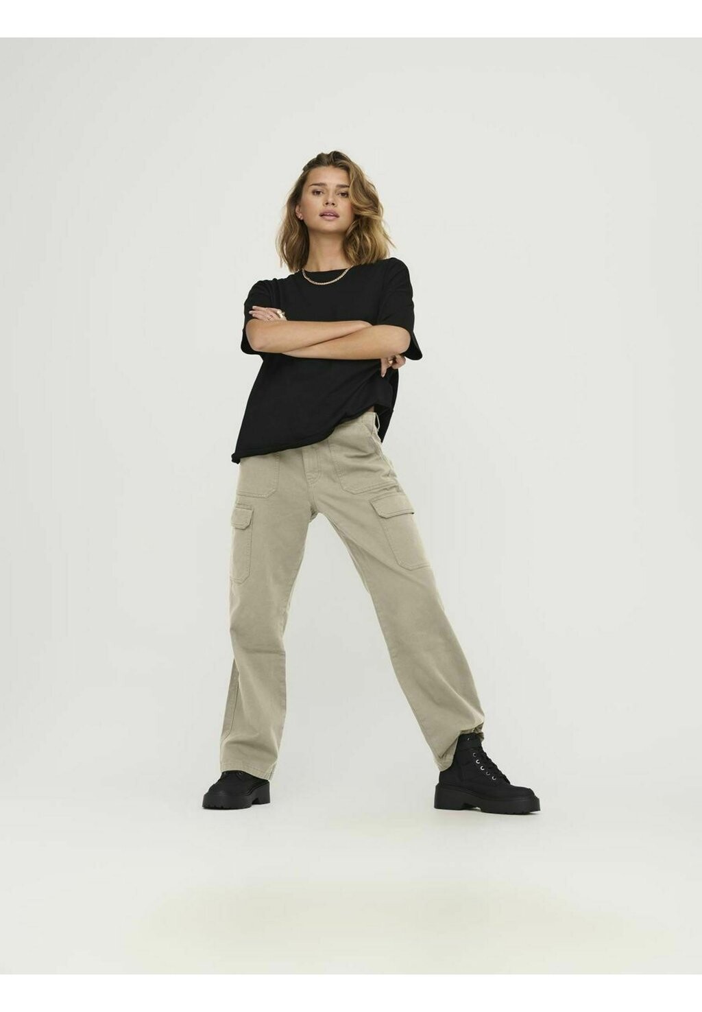 

Брюки карго VERO MODA HOSEN & SHORTS Vero Moda, серебристый