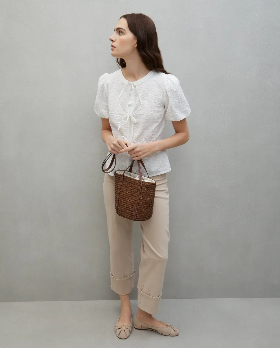 

Женский топ с короткими рукавами и бантом Easy Wear, цвет 120 Crudo