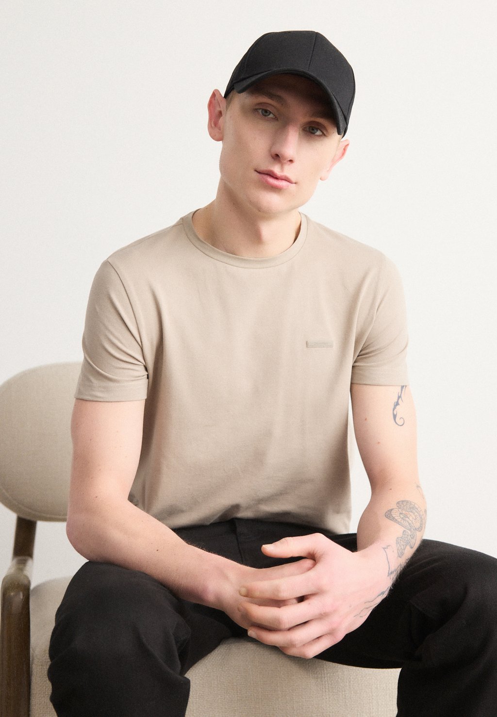 

Базовая футболка Calvin Klein, бежевый