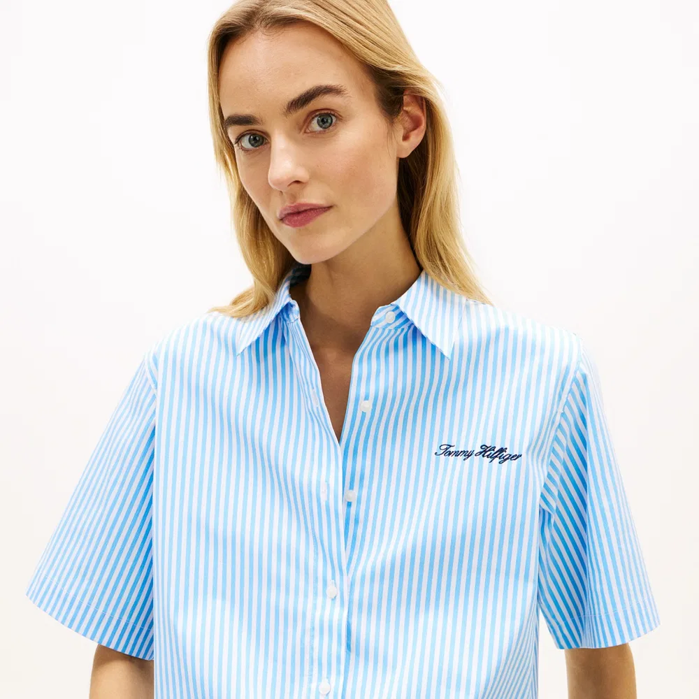 Женская рубашка-блузон Tommy Hilfiger Women из поплина небесно-голубого цвета — фото 4