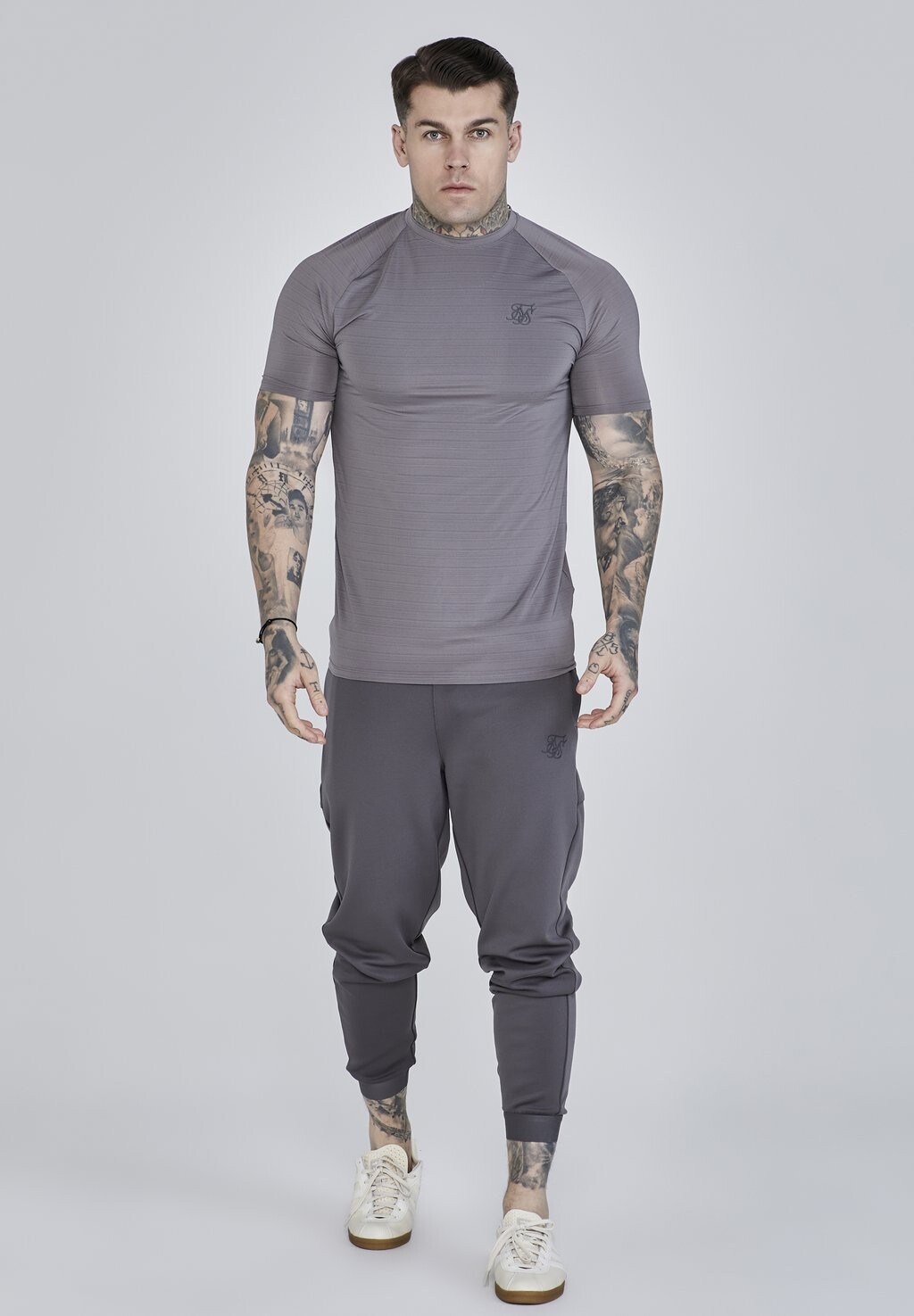 

Футболка с принтом Muscle Fit SIKSILK, серая