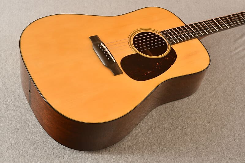 

Акустическая гитара Martin Custom Shop D 18 Style Adirondack Modified V Neck #2714362