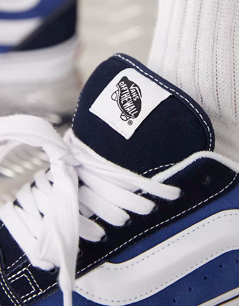 Массивные кеды Knu Skool темно-синего и белого цветов Vans — фото 4