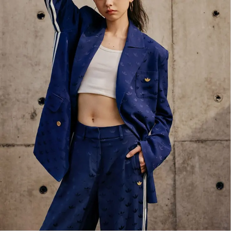 Женский деловой костюм тёмно-синий Adidas Originals — фото 4