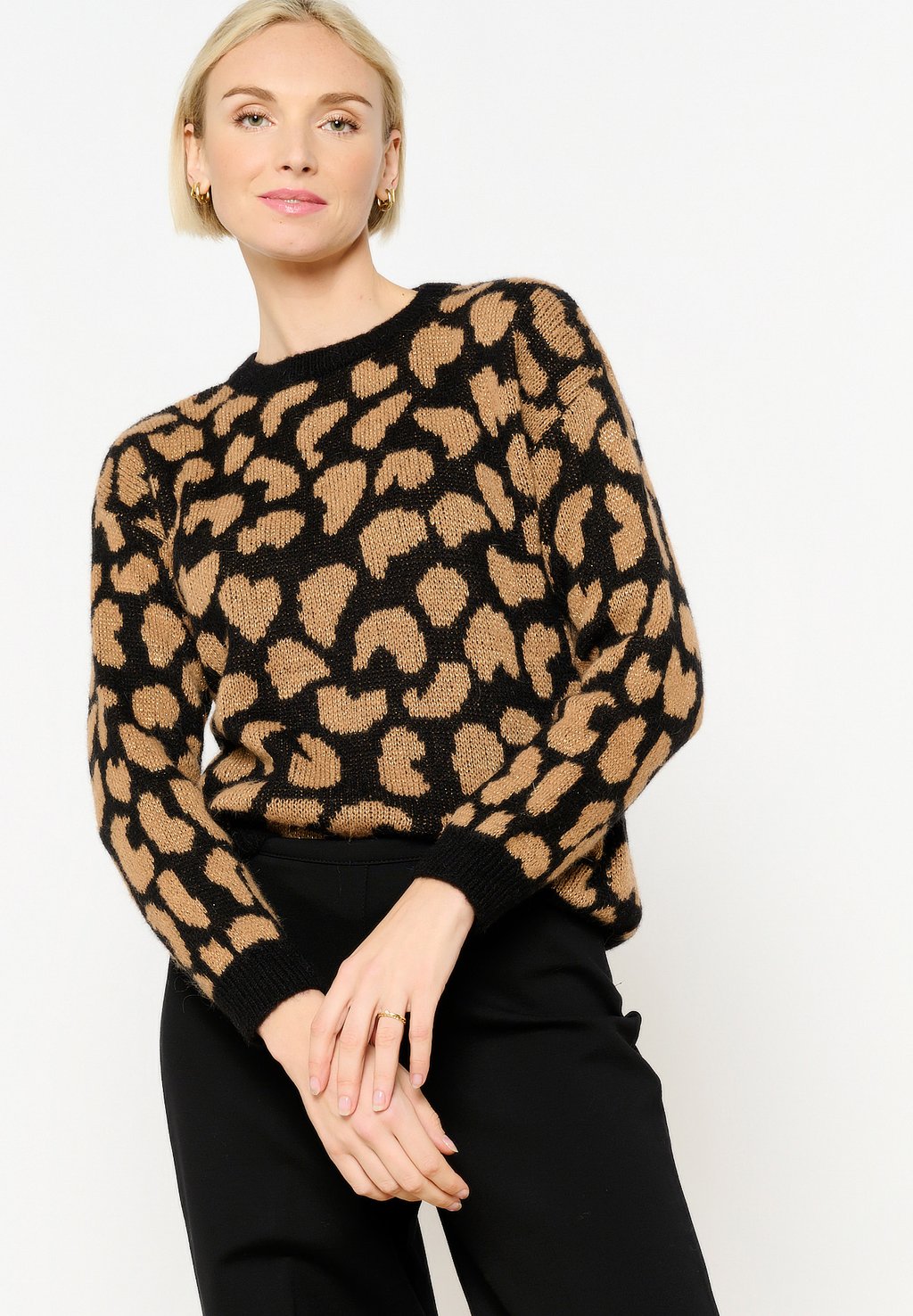 

Джемпер JACQUARD WITH LEOPARD PRINT LolaLiza, черный