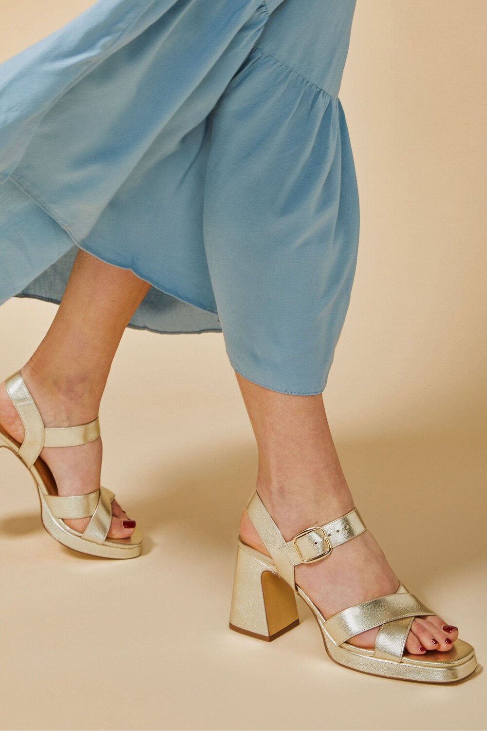 Кожаные босоножки на платформе Gladiola 2 Jones Bootmaker, желтый