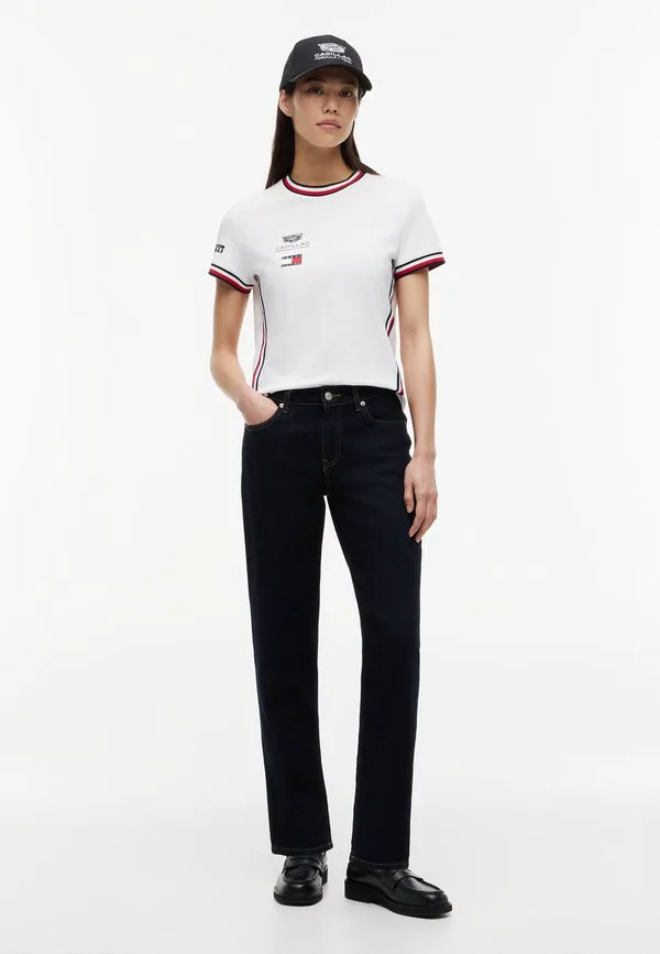 

Футболка-Реплика cadillac formula 1 с принтом, укороченная. Tommy Hilfiger, White, Белый, Футболка-Реплика cadillac formula 1 с принтом, укороченная. Tommy Hilfiger, White