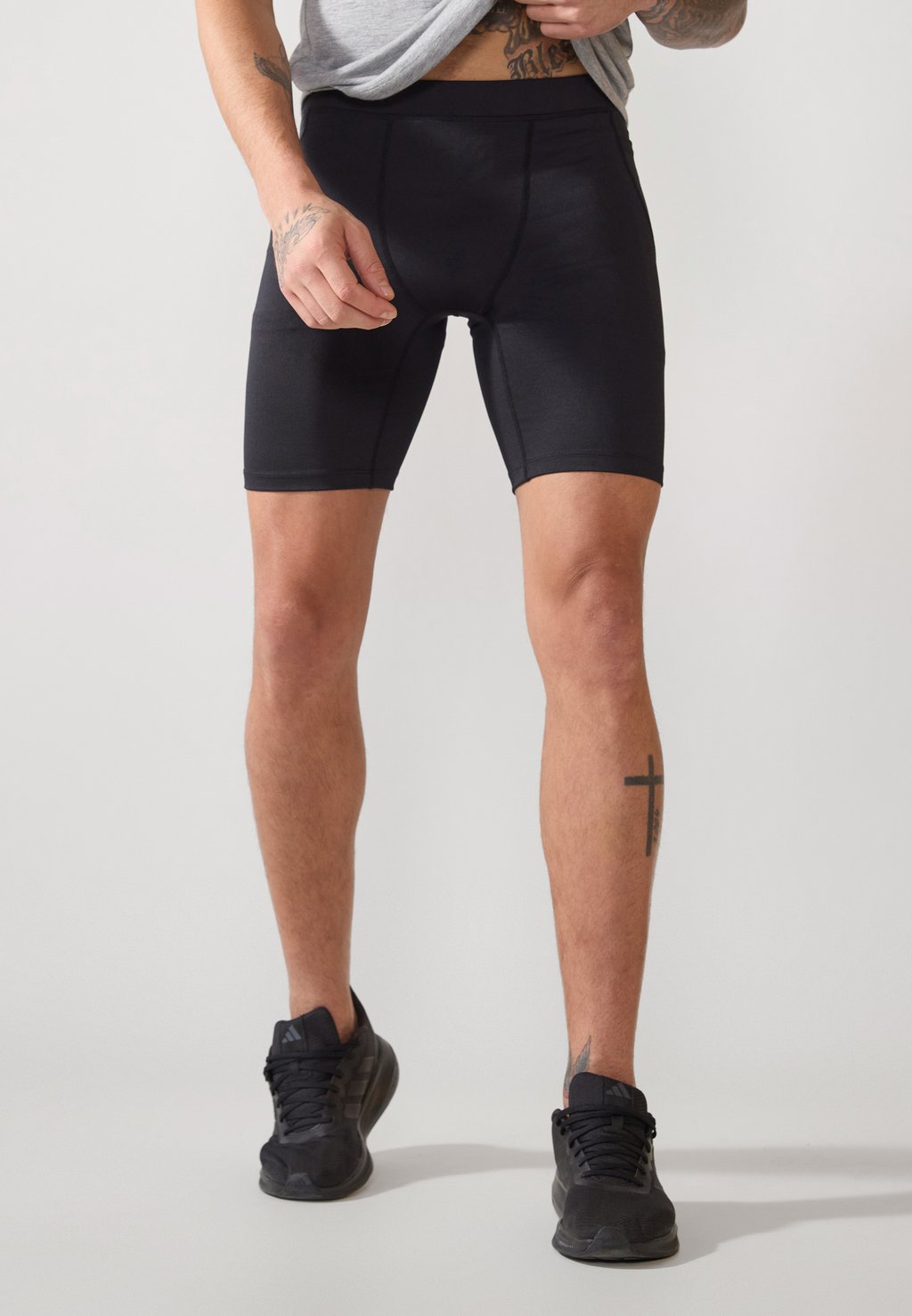 

Спортивные шорты Pier One Sport, черный