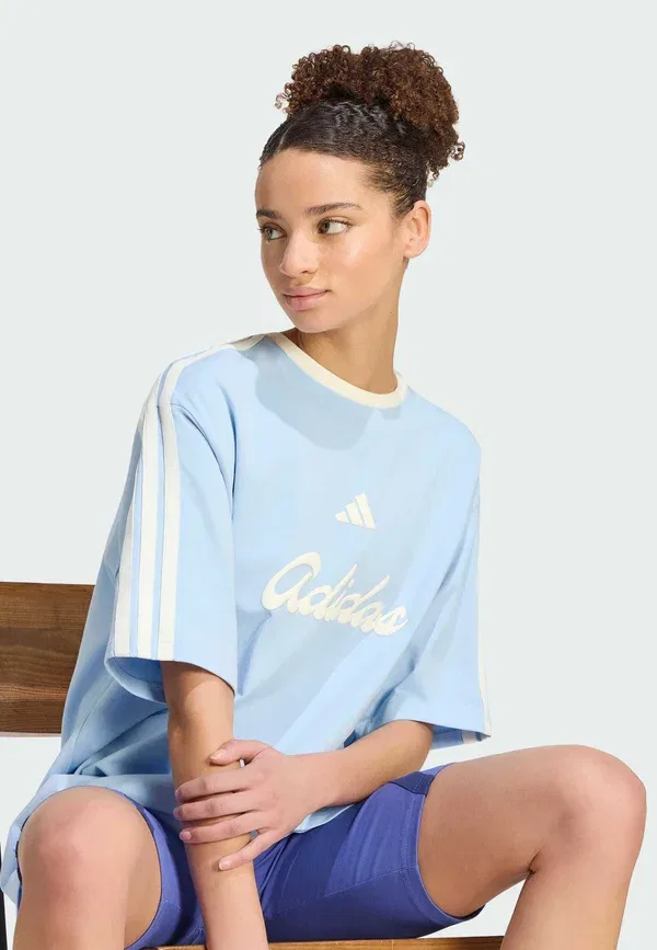 Футболка свободного кроя с принтом Adidas Sportswear Lux Tiro, голубое свечение — фото 4