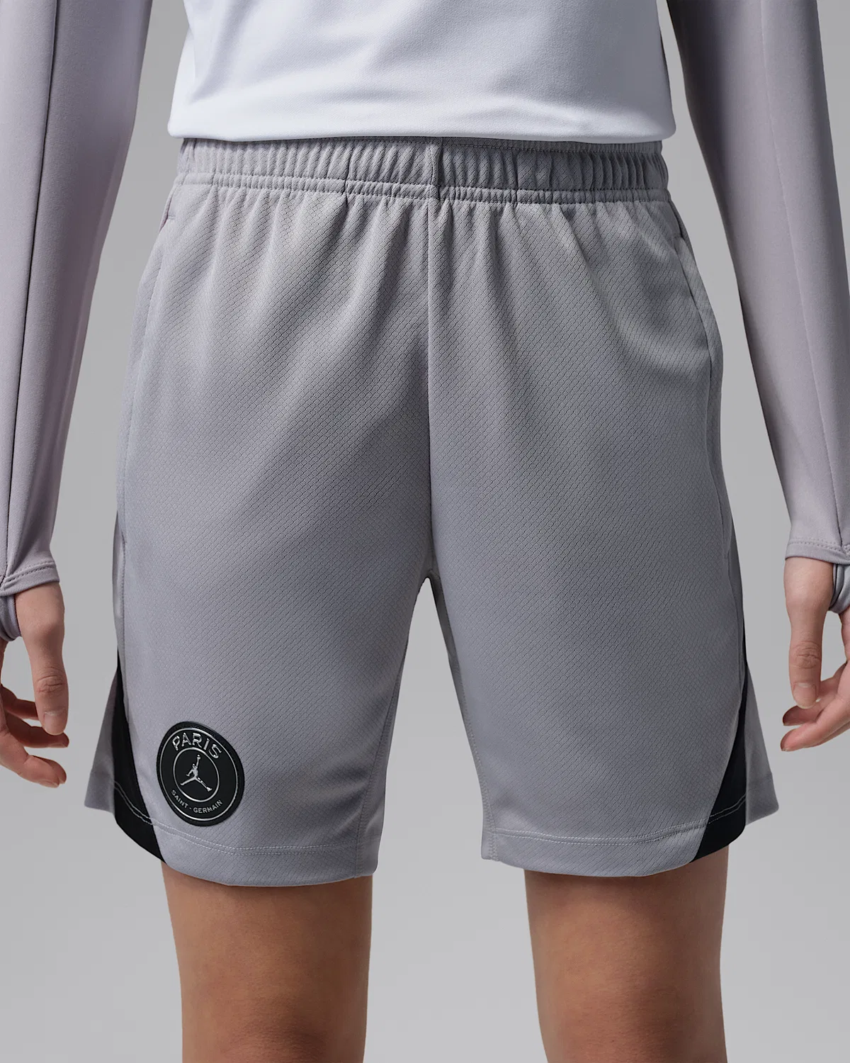 Большие детские шорты Jordan Dri-FIT Soccer Knit Shorts Paris Saint-Germain Strike Night Edition, Atmosphere Grey/Black/Black — фото 2