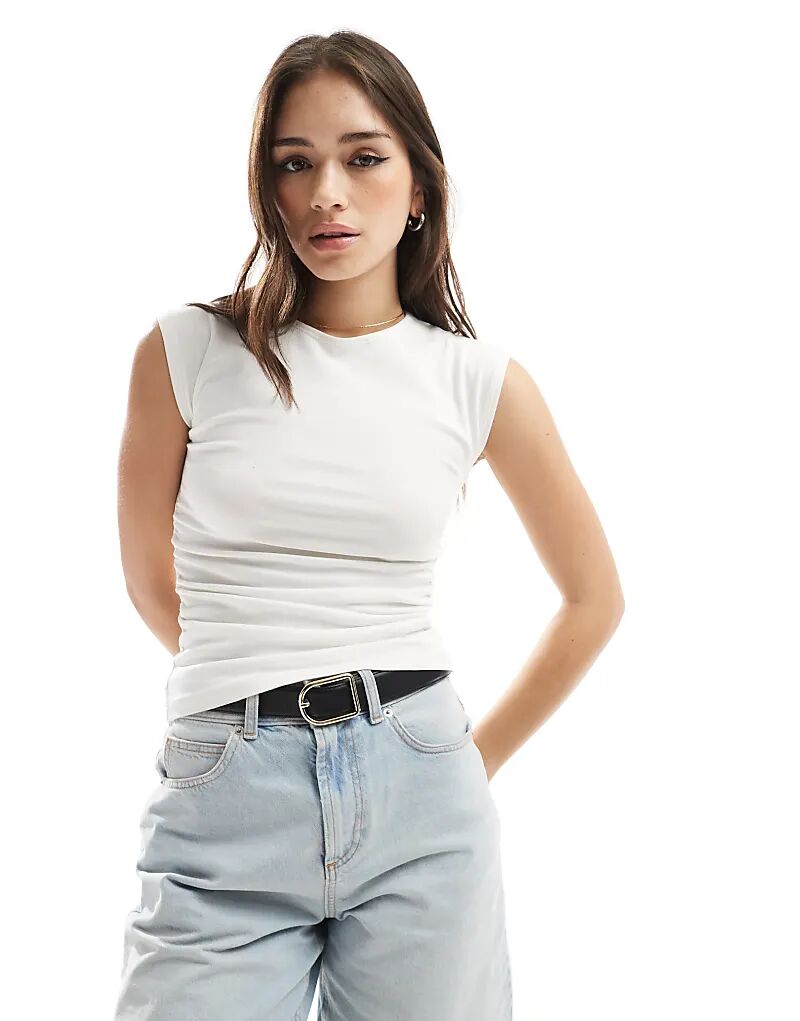 

Футболка Stradivarius со сборкой в цвете экрю