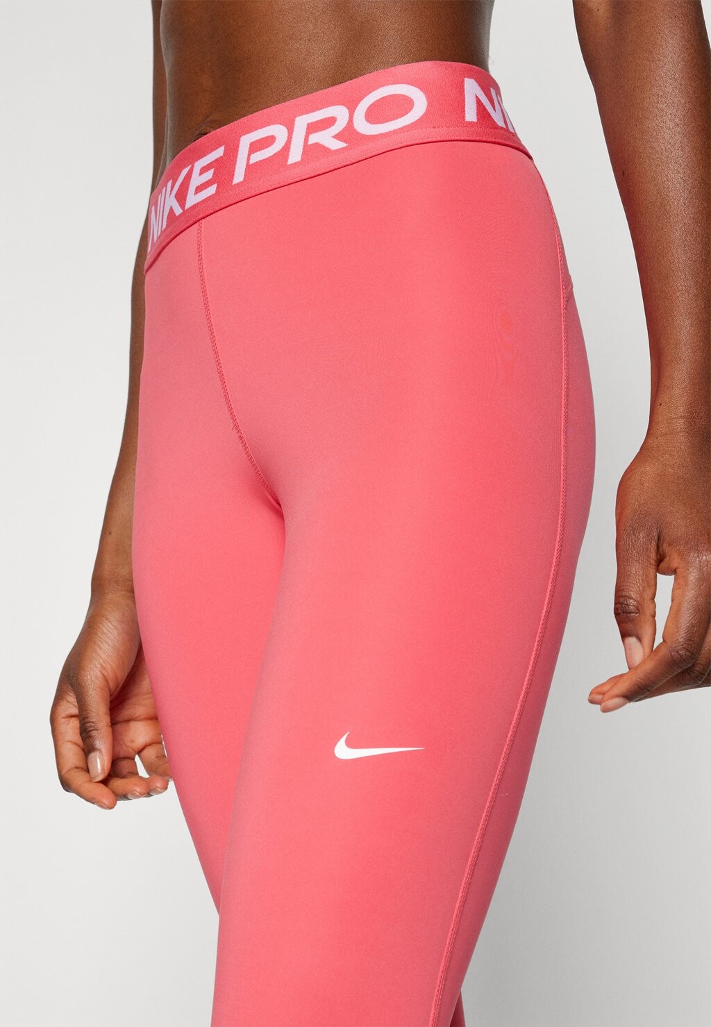 

Тайтсы Nike, розовый