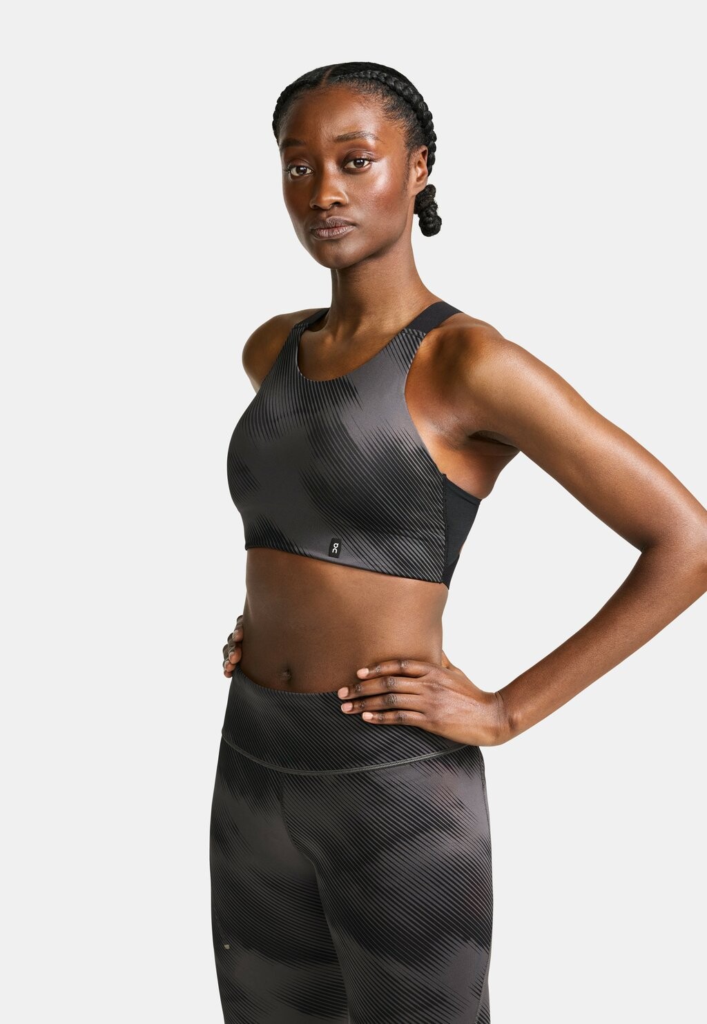 

Спортивный бюстгальтер средней поддержки PERFORMANCE GRAPHIC On, черный