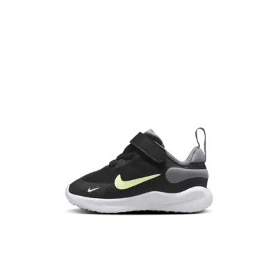 

Кроссовки Nike Revolution 7, цвет Black/Smoke Grey/White/Barely Volt