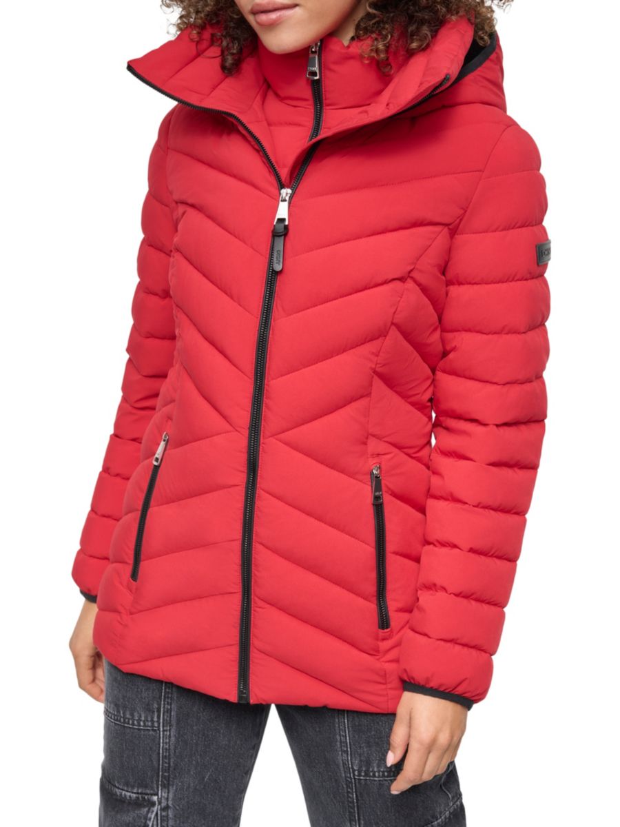 

Стеганая куртка-пуховик Missy Chevron с нагрудником DKNY, цвет Ruby, Красный, Стеганая куртка-пуховик Missy Chevron с нагрудником DKNY, цвет Ruby