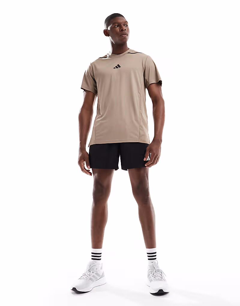 Футболка Adidas performance Designed for training pro-series мелово-коричневого цвета — фото 2