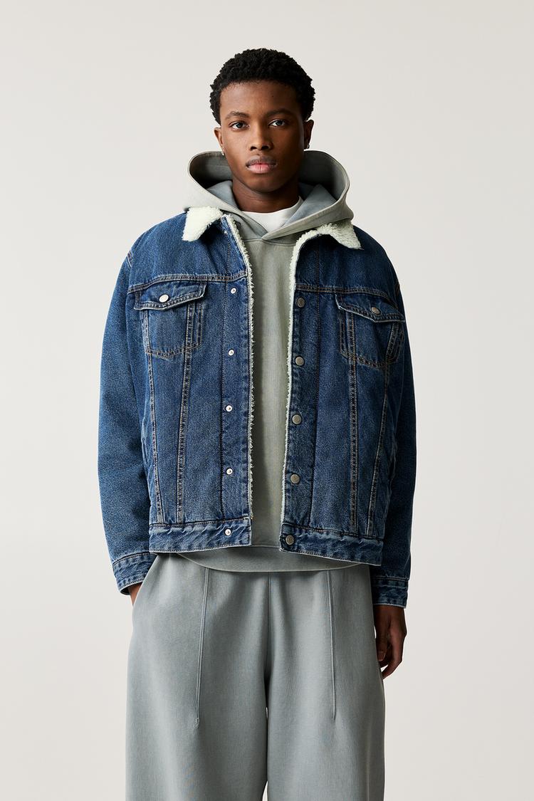 

Джинсовая куртка с подкладкой из искусственной овчины Pull And Bear, синий
