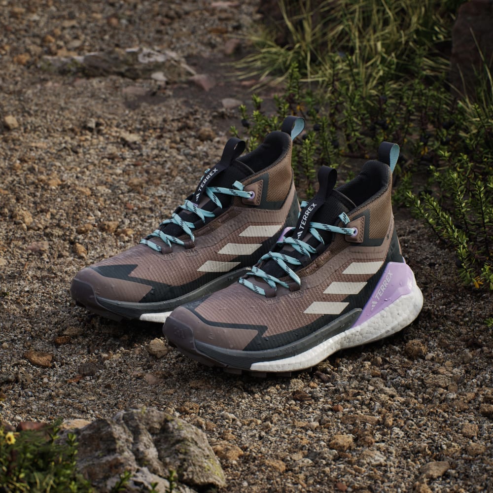 Ботинки Adidas Terrex Free Hiker 2.0 Gore-Tex Hiking Shoes, цвет Trace Brown/Beige/Carbon — фото 4