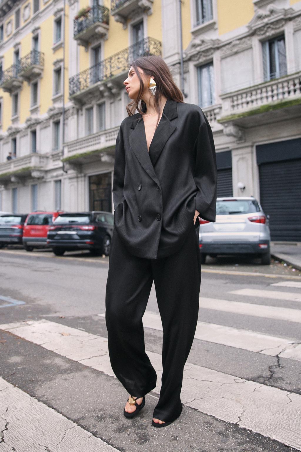 

Брюки с эффектом складчатости ZARA, черный
