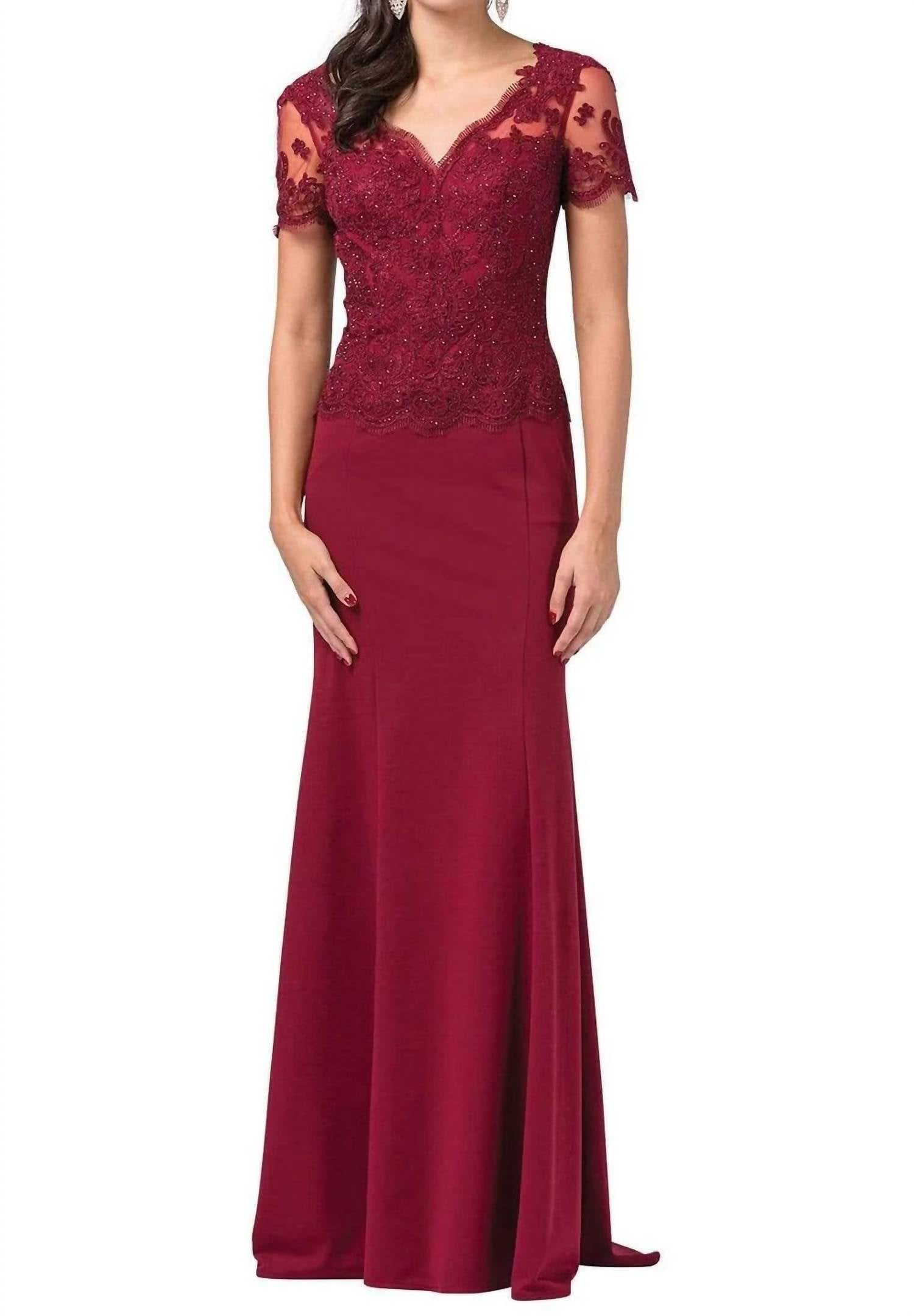 

Бордовое платье с короткими рукавами, декоративными аппликациями и эффектом иллюзии Dancing Queen