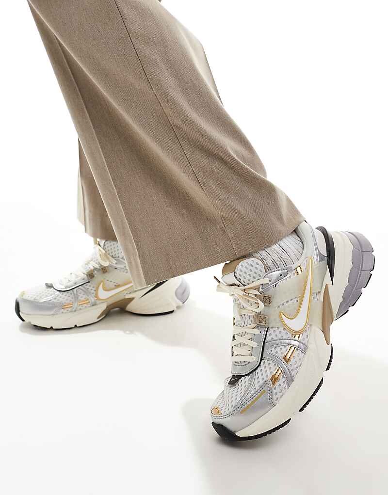 

Nike – V2K – кроссовки цвета «Silber»