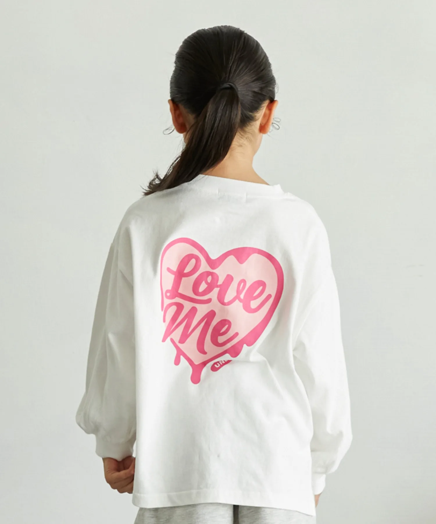 Детская футболка с длинным рукавом undeny Love me с принтом белый — фото 4