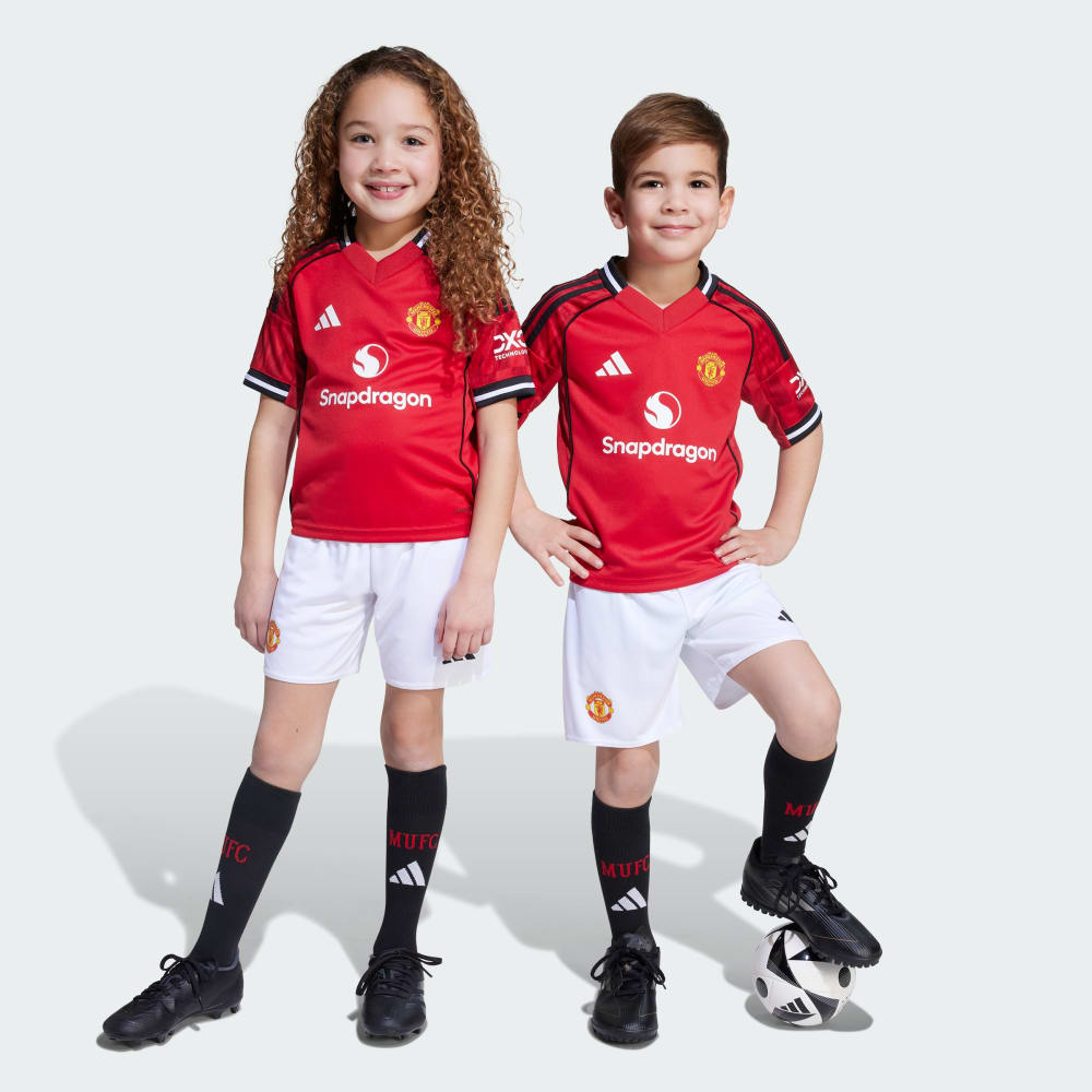 

Футбольная форма Adidas Manchester United 25/26 Home Mini Kit Kids, цвет Mufc Red