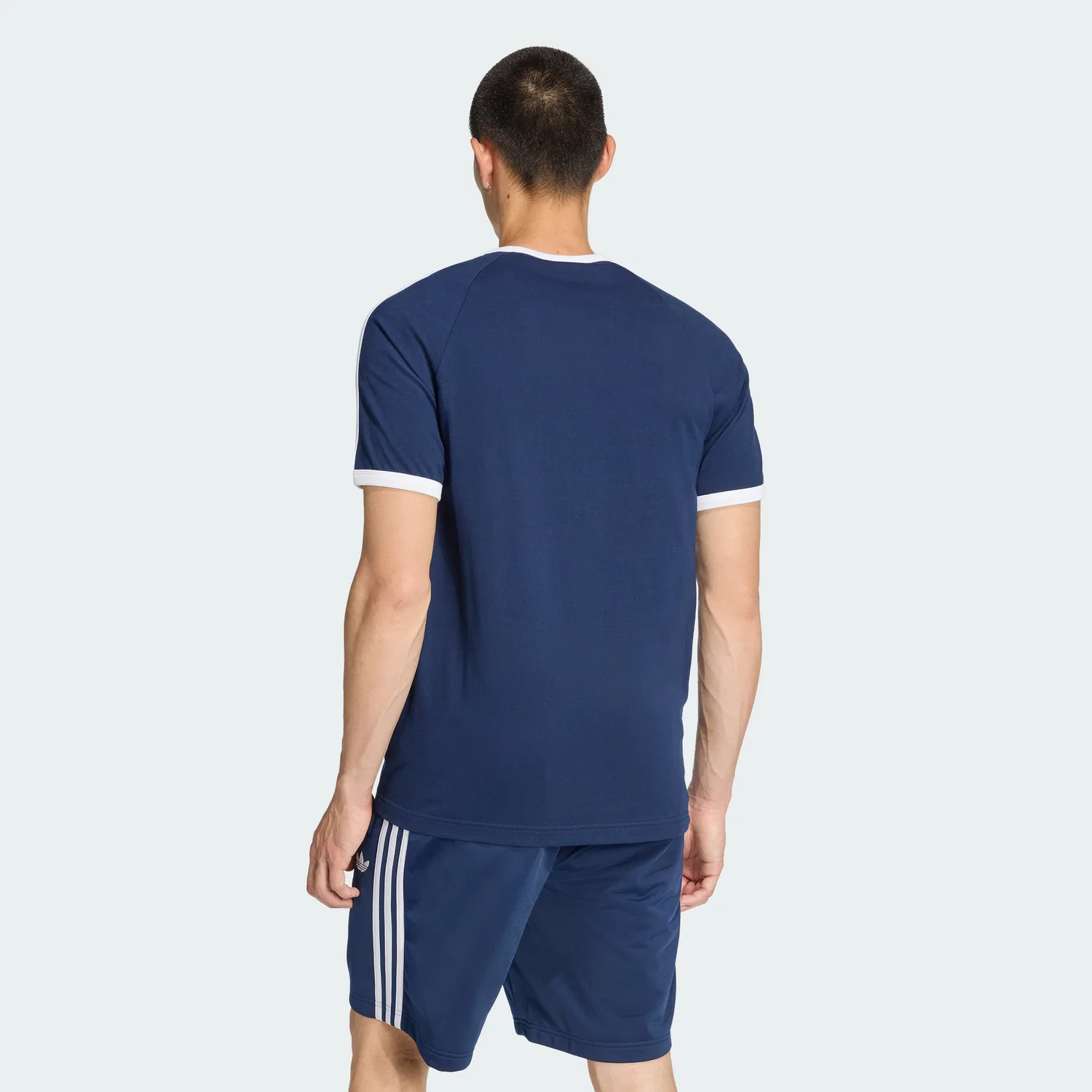 Мужская тёмно-синяя футболка Slim Ringer с тремя полосками от Adidas — фото 2