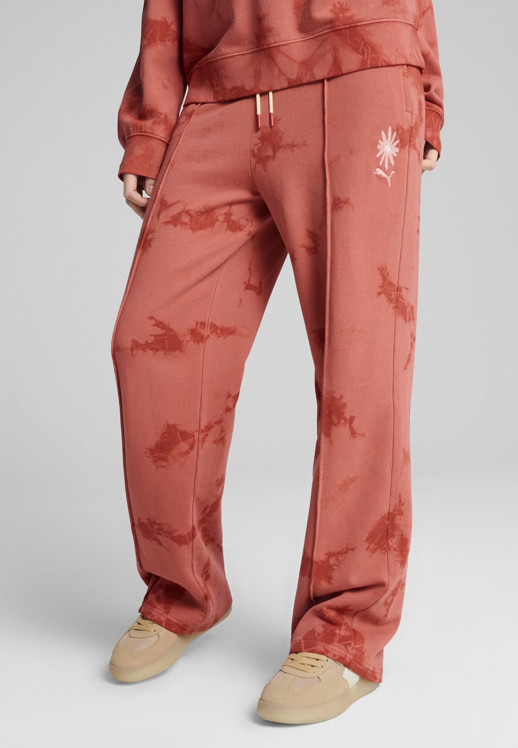 

Спортивные брюки WARDROBE ESS FLORAL PACK STRAIGHT FIT JOGGING MIT WASCHUNG Puma, красный