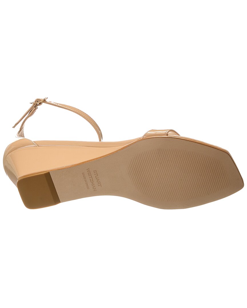 Stuart Weitzman Nudistcurve 50 Patent Sandal, бежевый — фото 4