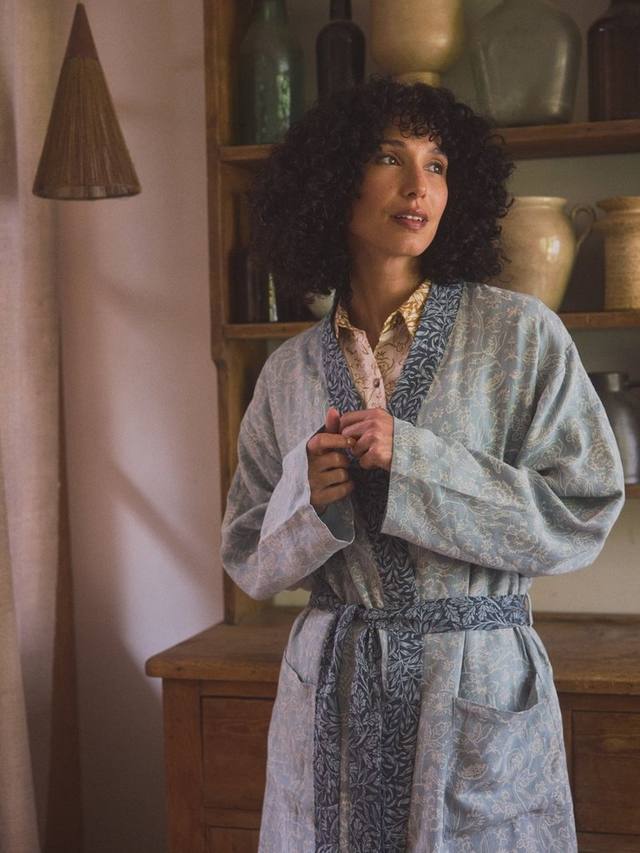 

Халат из льна Morris & Co Ernest Piglet in Bed, White/Blue