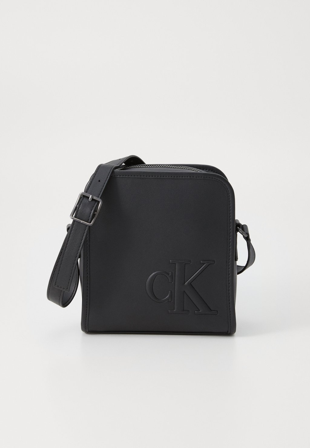 

Сумка через плечо SCULPTED IMPRESSION REPORTER Calvin Klein Jeans, черный
