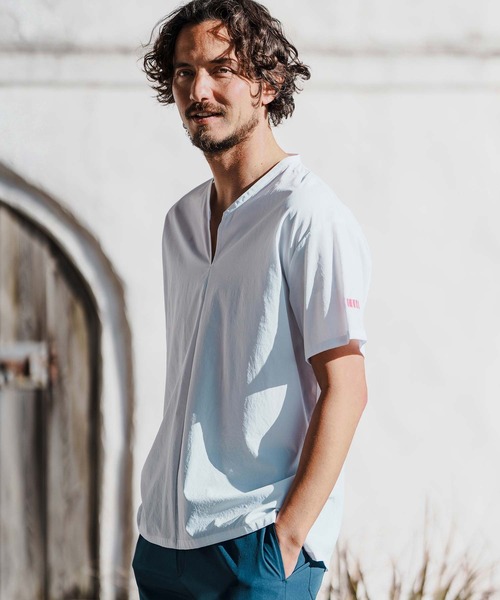 

Футболка-пуловер свободного кроя с вырезом-«ключом» Felkod, неоновая