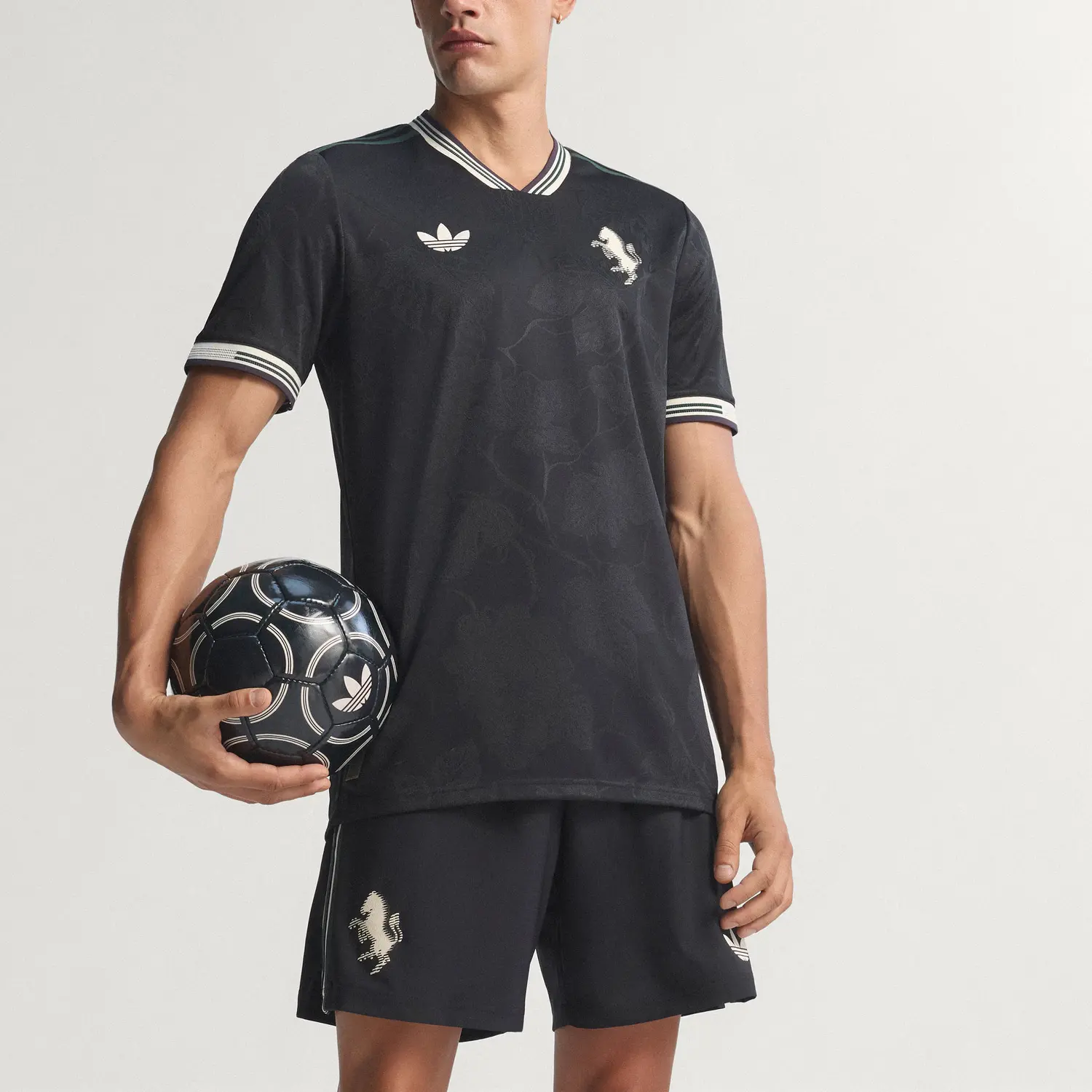 Футболка Adidas Juventus Floral Adidas Originals, черный/светло-бежевый — фото 4