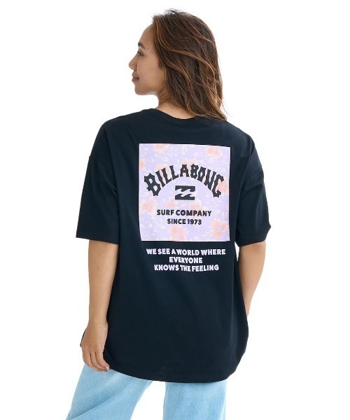 

Женская футболка Billabong свободного кроя с квадратным логотипом на груди и принтом на спине, черная