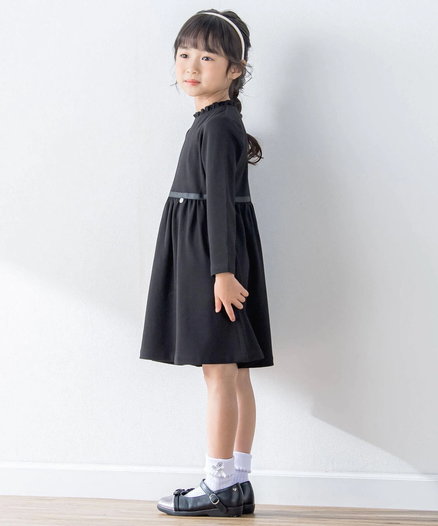Платье в клетку с лентой (110-130 см) в тон BeBe Petits Pois Vert, Black (plain) — фото 3